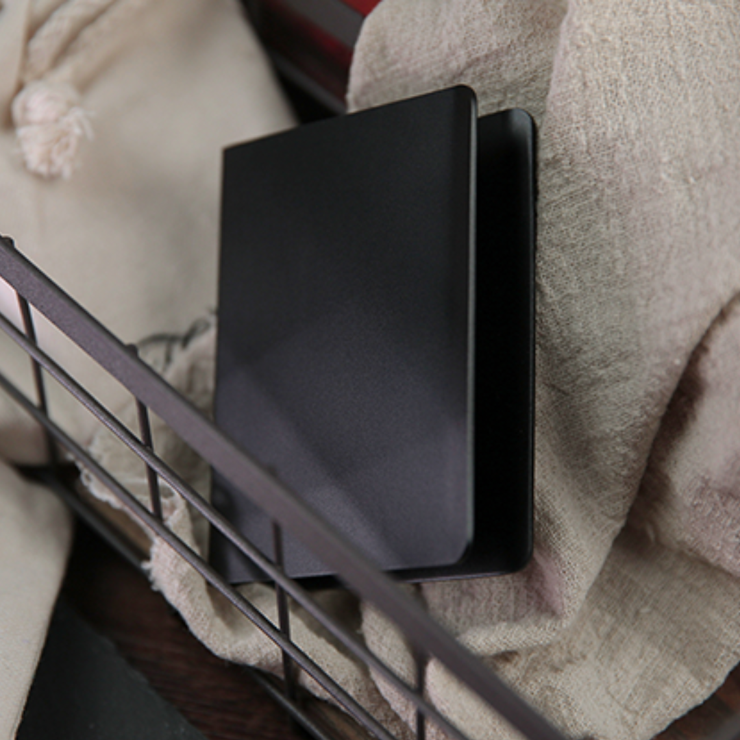 Card Clip de Aluminio NEGRO – Protege tu baraja con estilo