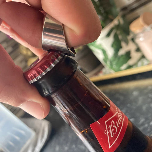 AbreCola – El Anillo que Abre Botellas al Instante